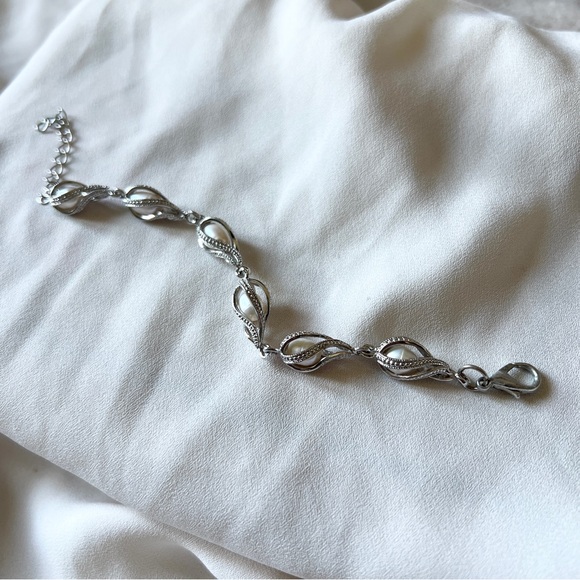 Vintage Pearl bracelet with silver link overlay - Picture 3 of 8